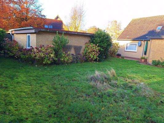 großer Garten mit Potenzial