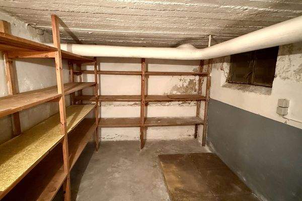 Vorratsraum im Keller.