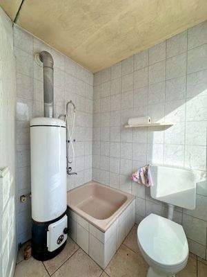 Duschbad im Nebengelass