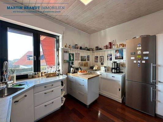 Küche mit Einbauküche