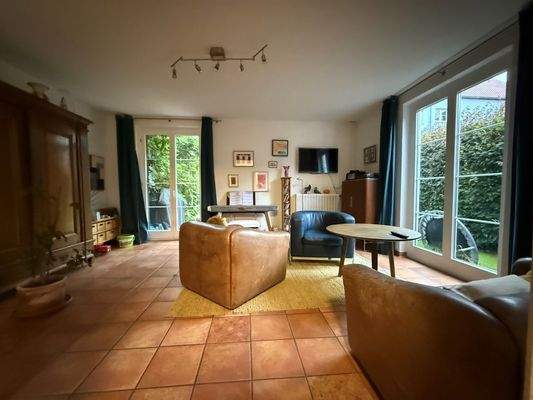 Wohnzimmer mit Blick zum Garten