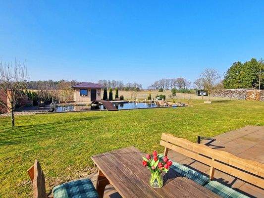 Blick auf Ihren Badeteich und Ihre Weide