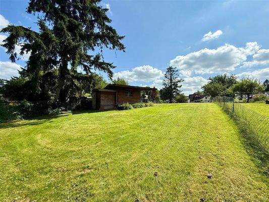 Garten mit Gartenhaus