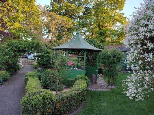 Pavillion, Foto aus dem Sommer