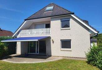 Blick auf Terrasse und Loggia