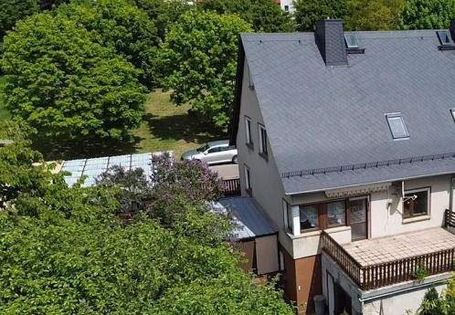 Gartenansicht mit Terrasse