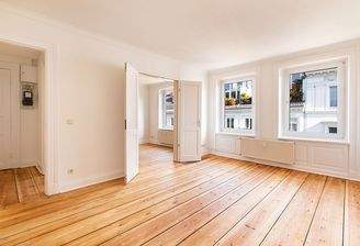 Esszimmer mit Flügeltür