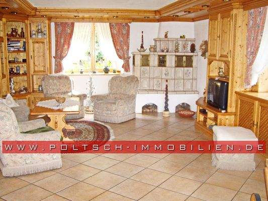 WZ mit Kamin und Holzinterior