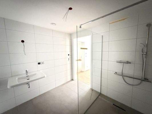 Badezimmer mit Dusche EG W2