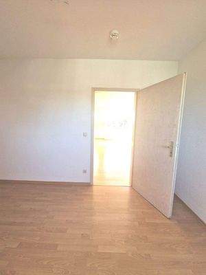 Blick vom Schlafzimmer ins Wohnzimmer