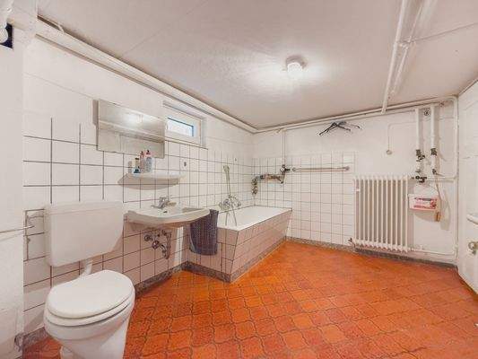 22 UG Bad - Einliegerwohnun Badezimmer