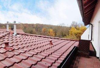 Ausblick Balkon mit altem Balkonbelag