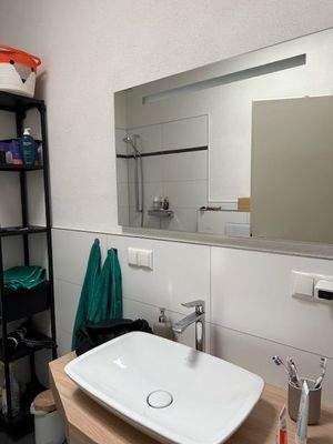 Modernes Badezimmer