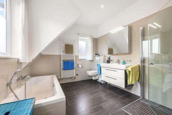 das Wohlfühlbad im Dachgeschoss