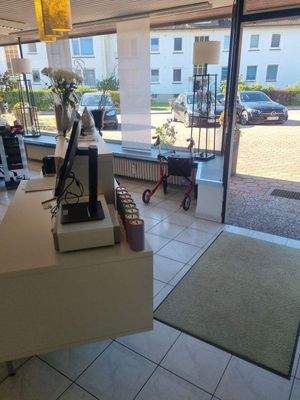 Eingangsbereich Friseur.jpg