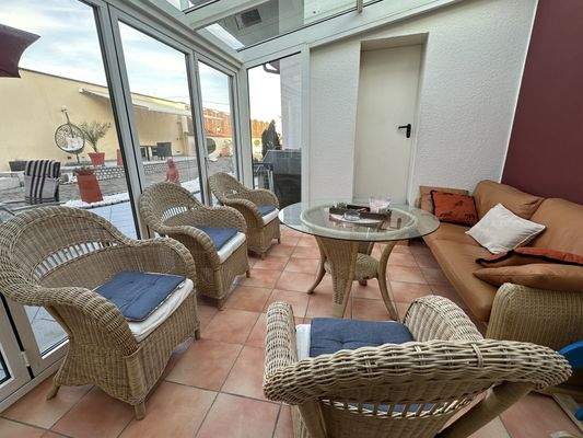 gemütlicher Wintergarten