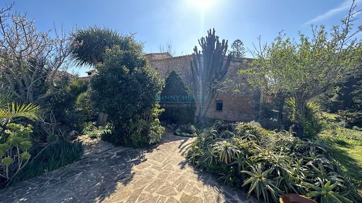 Großartiges  historisches Herrenhaus mit exotischem Garten und Pool nahe Santanyí