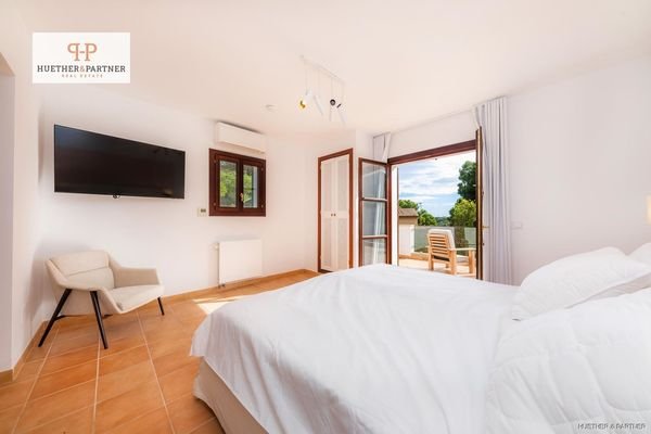 Villa_Besroom2