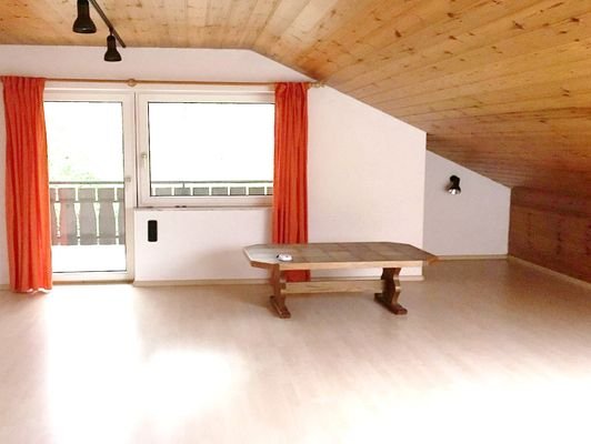 Wohnung DG links Bild 4.jpg