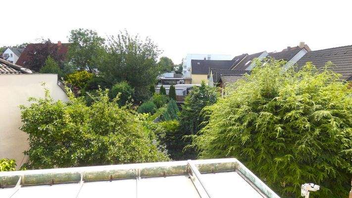 Ausblick in die Gärten vom DG