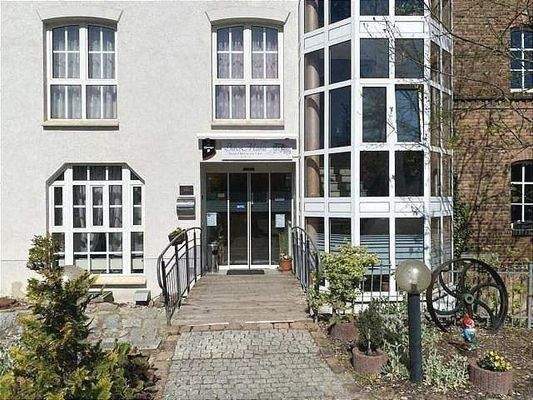 Eingang zum Restaurant und Hotel