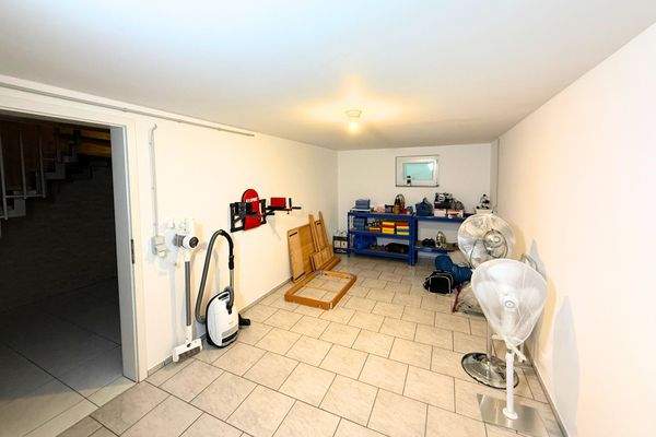 Kellerraum 2 komplett ausgebaut mit Fenster