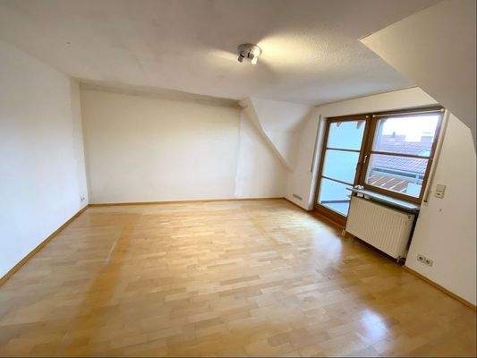 Wohn-Esszimmer in leerem Zustand