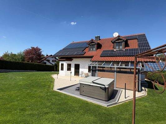 Aussenansicht Whirlpool Garten.JPG