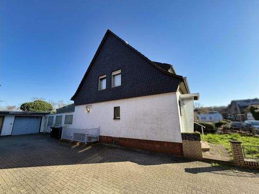 Der Stellplatz und die Garage