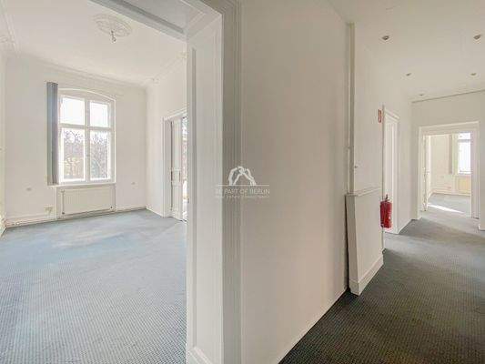 Flur mit Blick in Zimmer 1