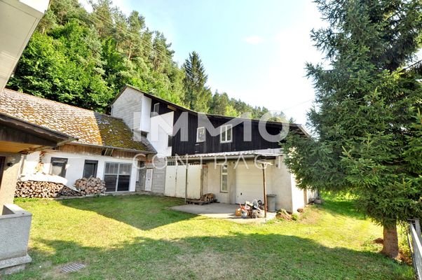 Blick auf das Nebengebäude Stadel - Garage