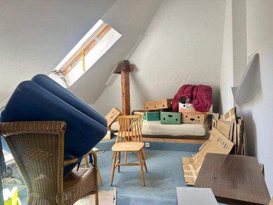 Dachboden, teils ausgebaut