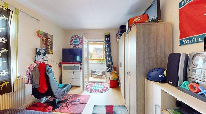 OG Zimmer mit Balkon