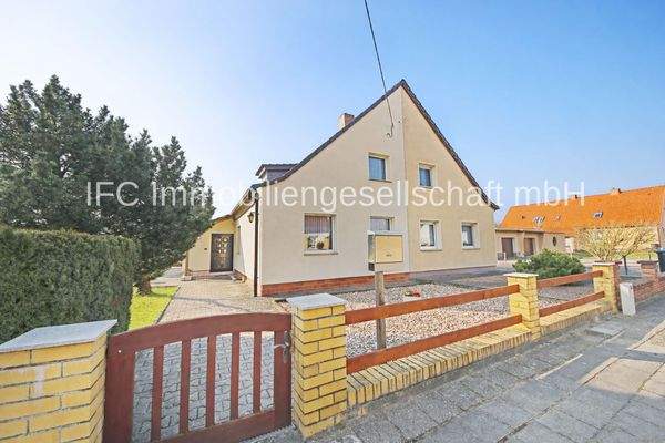 Hausansicht / Straßenseite