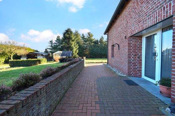 Eingang mit Blick zum Garten