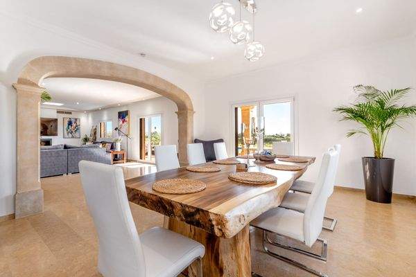 Offener, angrenzender Essbereich