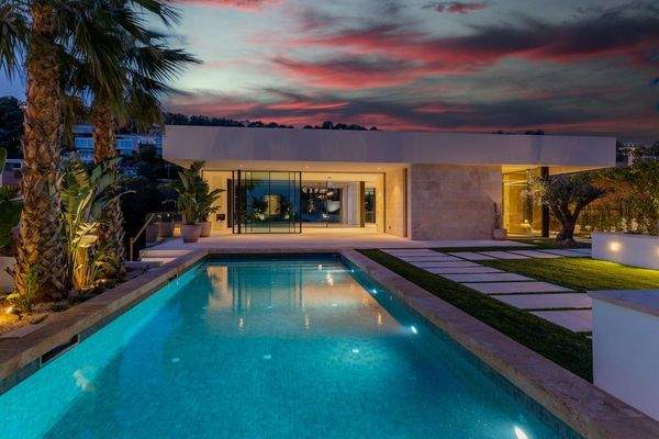 Claire Martin Lluna 23-55 fake sky.jpg