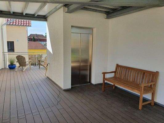 Gemeinschaftsterrasse im 1. OG