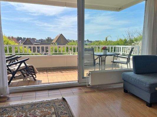 Wohn-/Essraum mit Blick zur Fensterfront