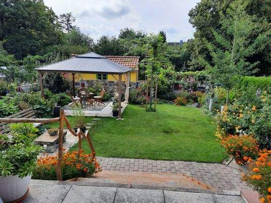 Garten von der Terrasse.jpg