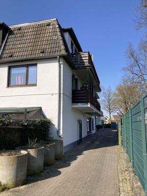 Haus seitlich Zufahrt Parken