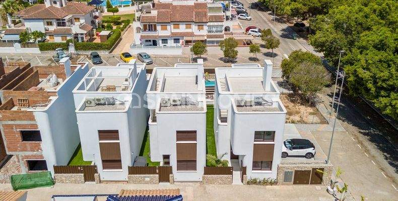 Detached Villas with Pool 900 m from the Beach in Mil Palmeras
