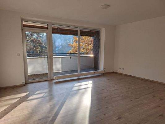 Geräumiges Wohnzimmer