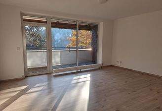 Geräumiges Wohnzimmer