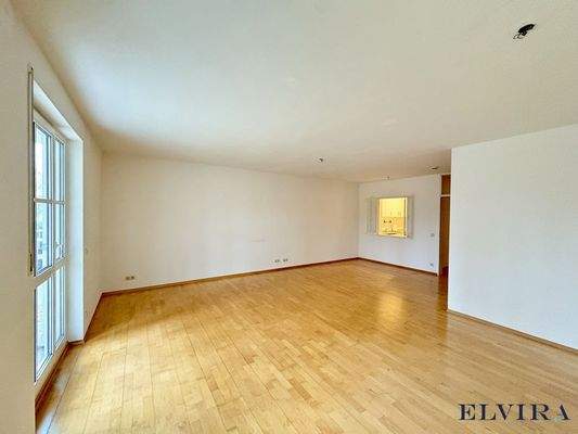 Wohn-/ Ess-/ Schlafzimmer