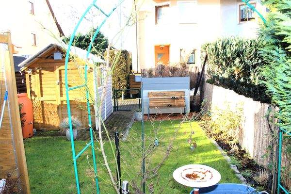 Garten mit Gartenhaus