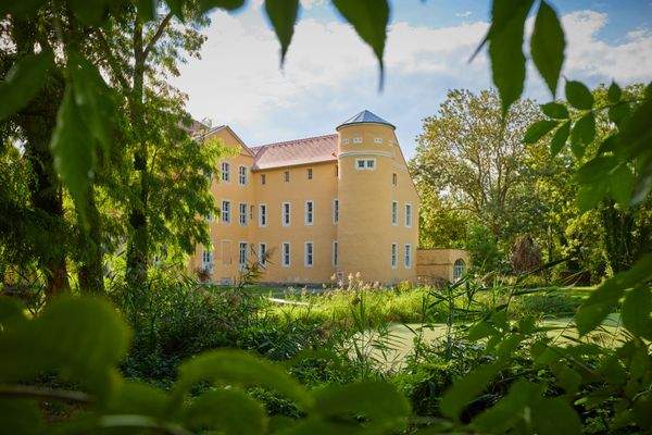 Seitenansicht mit See