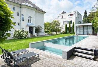 Villa, Pool & Garten