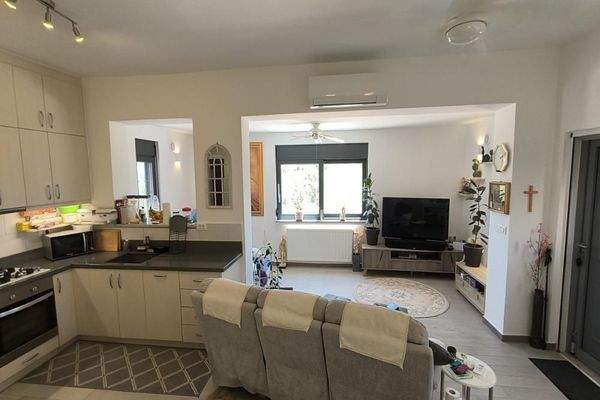 Kreta, Kalamitsi Amigdali: Charmantes kretisches Haus mit privatem Olivenhain und Bergblick zu verkaufen