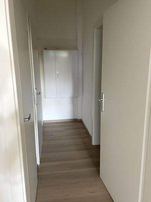 Links Sanitär, Rechts Küche